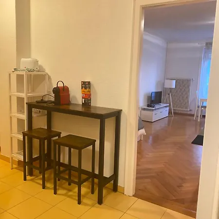 Apartament Bright & Fully Furnished Flat In
