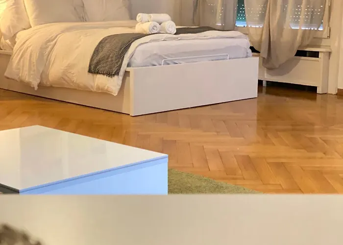 Bright & Fully Furnished Flat In Apartament *