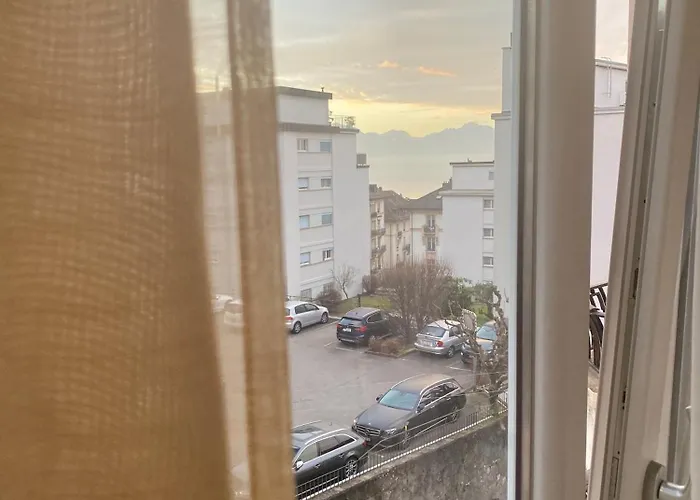 Bright & Fully Furnished Flat In Apartament