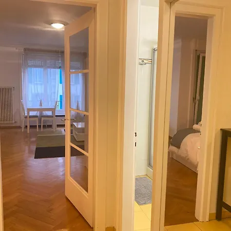 아파트 Bright & Fully Furnished Flat In 로잔