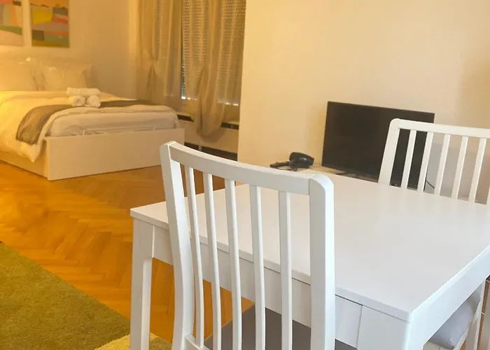 Bright & Fully Furnished Flat In 아파트 로잔